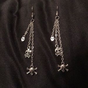 Dangle Skull Earrings
